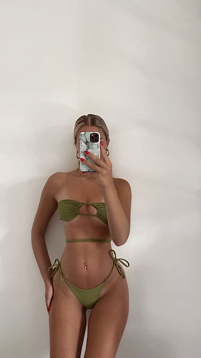 Tuğçe B. Escort İstanbul - Fotoğraf 1 / 3