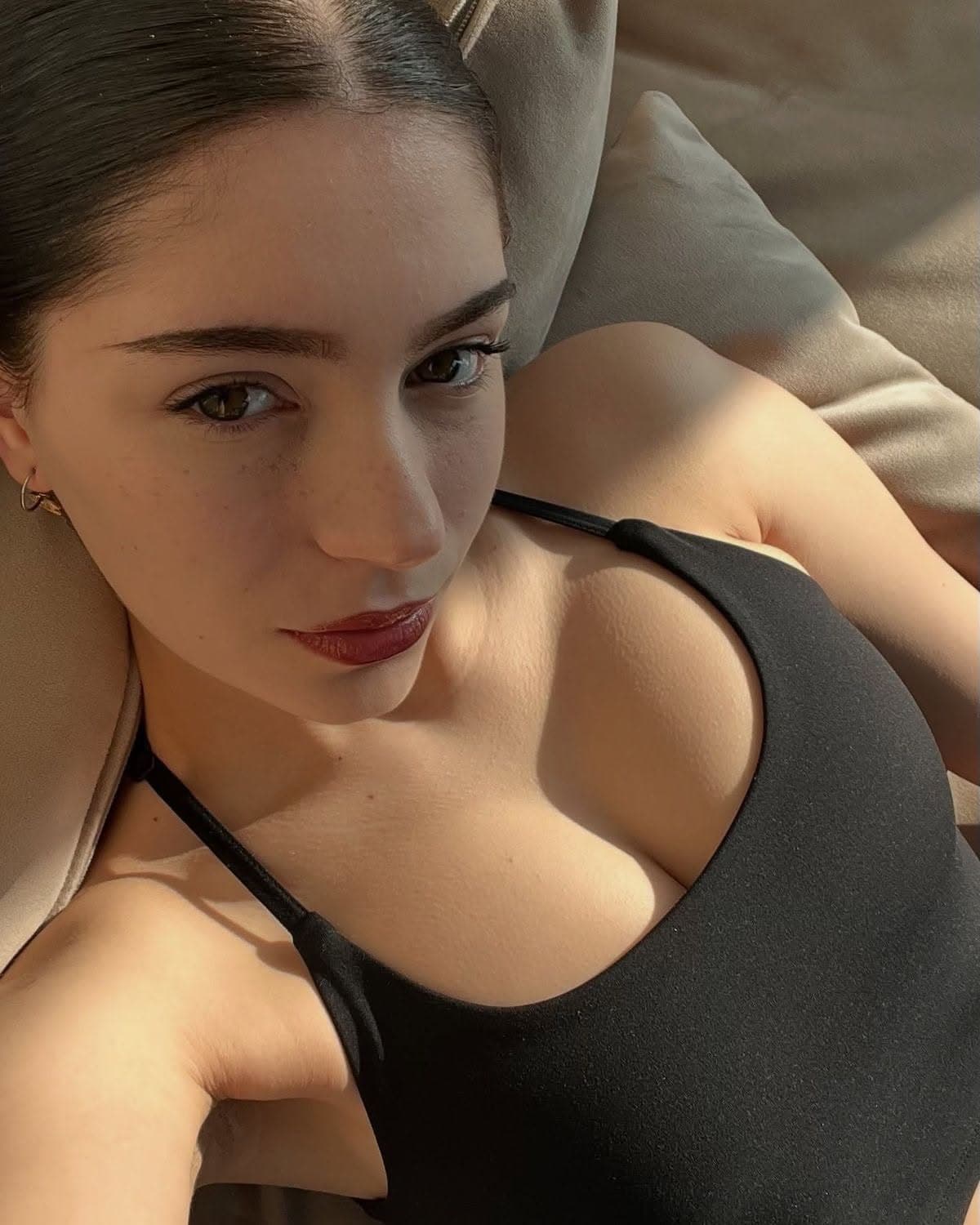 Feride P. Escort İstanbul - Fotoğraf 1 / 4
