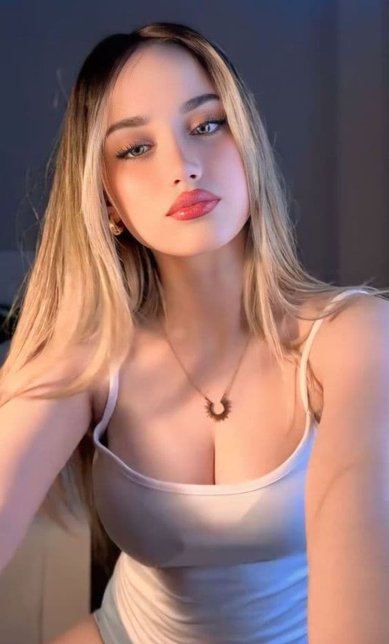 Aleyna V. Escort İstanbul - Fotoğraf 1 / 5